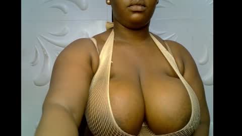 Snapshot of ebony_plumx12 chatting on 4, 12, 2025 Prisy online show from 4, 12, 2025