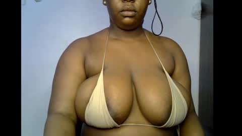 Snapshot of ebony_plumx12 chatting on 15, 12, 2025 Prisy online show from 15, 12, 2025