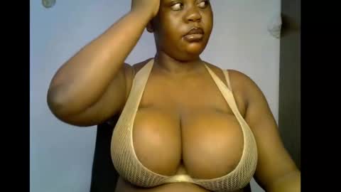 Snapshot of ebony_plumx12 chatting on 17, 12, 2025 Prisy online show from 17, 12, 2025