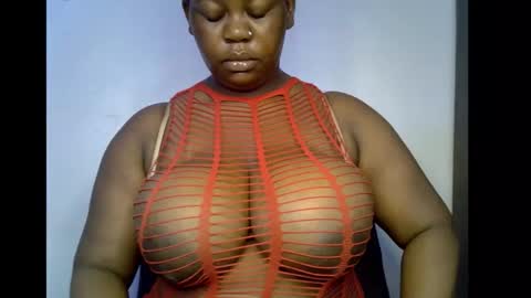 Snapshot of ebony_plumx12 chatting on 18, 12, 2025 Prisy online show from 18, 12, 2025