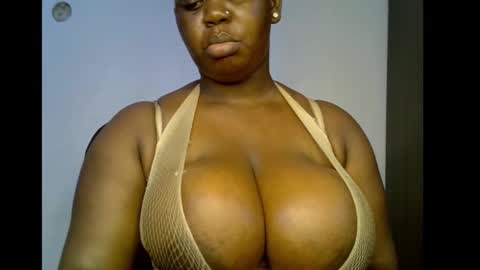 Snapshot of ebony_plumx12 chatting on 20, 12, 2025 Prisy online show from 20, 12, 2025