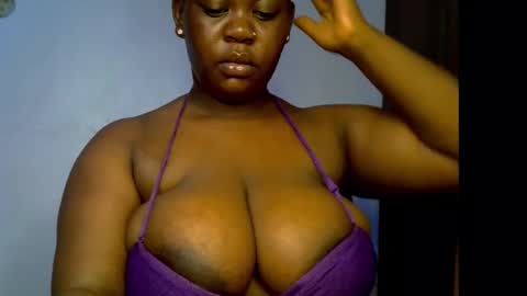 Snapshot of ebony_plumx12 chatting on 22, 12, 2025 Prisy online show from 22, 12, 2025