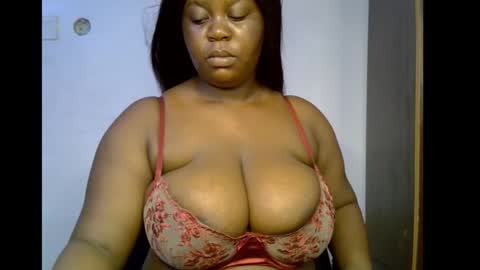 Snapshot of ebony_plumx12 chatting on 7, 1, 2026 Prisy online show from 7, 1, 2026