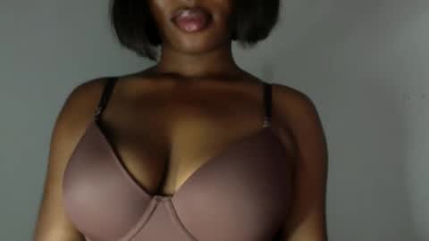 Snapshot of ebony_pussy98 chatting on 3, 5, 2026 delilah online show from 3, 5, 2026