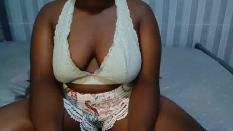 Snapshot of ebony_sabrina chatting on 3, 3, 2025 Sabrina online show from 3, 3, 2025