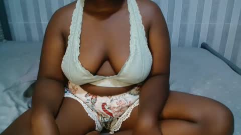 Snapshot of ebony_sabrina chatting on 4, 3, 2025 Sabrina online show from 4, 3, 2025