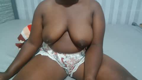 Snapshot of ebony_sabrina chatting on 28, 11, 2025 Sabrina online show from 28, 11, 2025