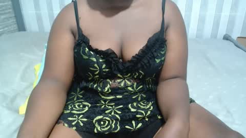 Snapshot of ebony_sabrina chatting on 5, 12, 2025 Sabrina online show from 5, 12, 2025