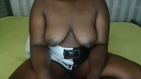 Snapshot of ebony_sabrina chatting on 15, 12, 2025 Sabrina online show from 15, 12, 2025