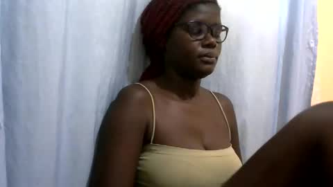 Snapshot of ebonybloom01 chatting on 27, 10, 2025 ebonybloom01 online show from 27, 10, 2025