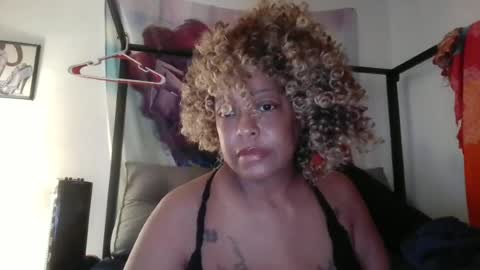 Snapshot of ebonydezire00 chatting on 5, 7, 2026 ebonydezire00 online show from 5, 7, 2026