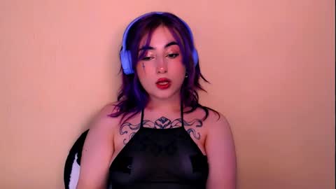 Snapshot of ediefris chatting on 5, 2, 2025 fickle demon made of clumps of matter online show from 5, 2, 2025