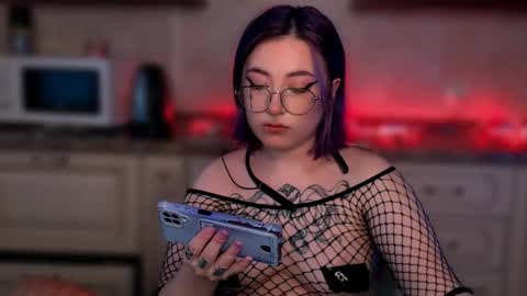 Snapshot of ediefris chatting on 18, 2, 2025 fickle demon made of clumps of matter online show from 18, 2, 2025