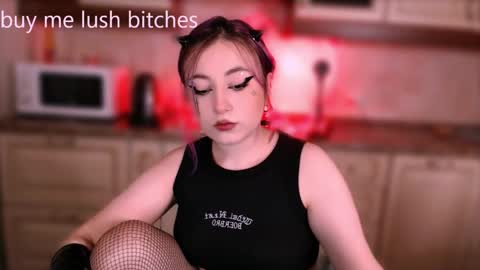 Snapshot of ediefris chatting on 8, 3, 2025 fickle demon made of clumps of matter online show from 8, 3, 2025