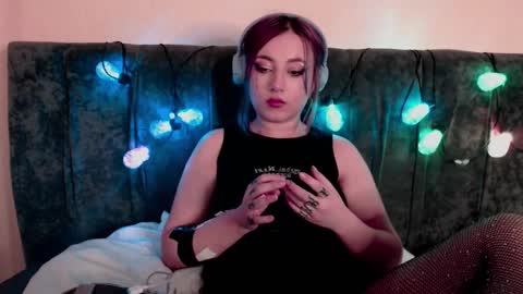 Snapshot of ediefris chatting on 11, 3, 2025 fickle demon made of clumps of matter online show from 11, 3, 2025