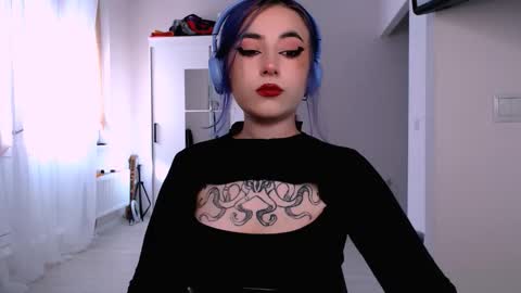 Snapshot of ediefris chatting on 3, 10, 2025 fickle demon made of clumps of matter online show from 3, 10, 2025