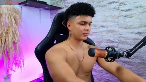 Snapshot of edward__clarck chatting on 16, 1, 2025 EDWARD CLARCK online show from 16, 1, 2025