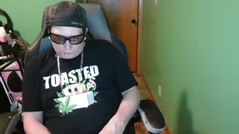 edwardaims_2please online show from 19, 4, 2026