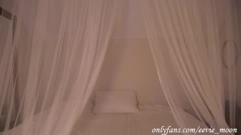 eevie online show from 28, 2, 2025