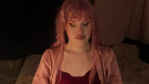 Effie Mur online show from 8, 1, 2025