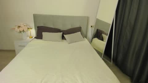 Effie Mur online show from 1, 12, 2025