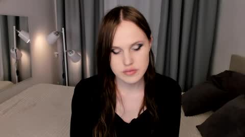 Effie Mur online show from 14, 4, 2026