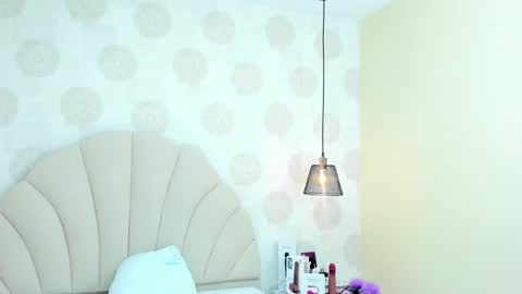  E F F Y  online show from 3, 1, 2025