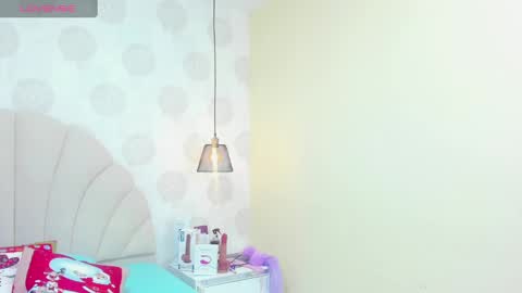  E F F Y  online show from 4, 1, 2025