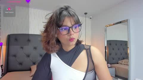  E F F Y  online show from 20, 2, 2025