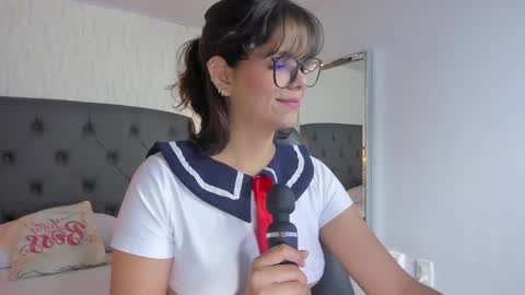  E F F Y  online show from 27, 2, 2025