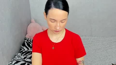 eileenmoores online show from 8, 4, 2026