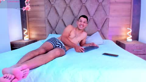 YG COUPLE online show from 13, 10, 2025