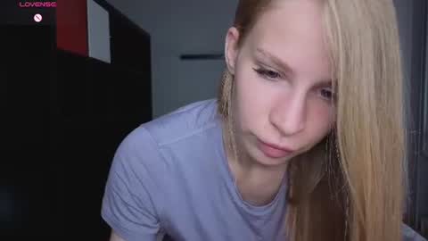 Snapshot of el1s_evans chatting on 15, 6, 2026 please read my bio there is information about private shows and about my personality online show from 15, 6, 2026