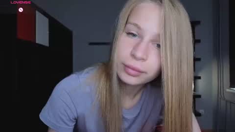Snapshot of el1s_evans chatting on 24, 6, 2026 please read my bio there is information about private shows and about my personality online show from 24, 6, 2026
