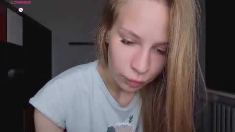 Snapshot of el1s_evans chatting on 28, 6, 2026 please read my bio there is information about private shows and about my personality online show from 28, 6, 2026