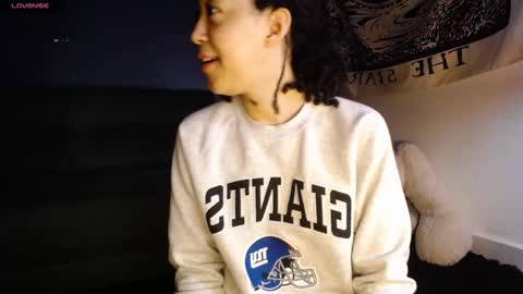 Ela  Help me reach 100 thumbs up online show from 16, 12, 2024