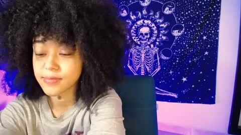 Ela  Help me reach 100 thumbs up online show from 17, 7, 2026