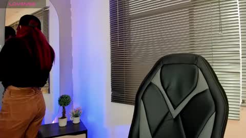 Elaia online show from 17, 2, 2025