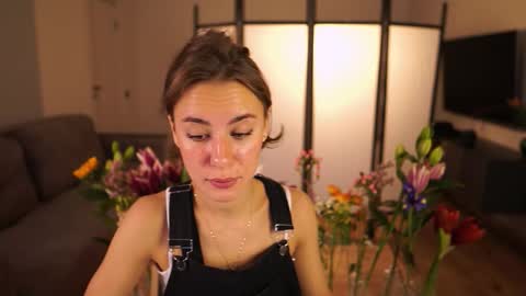 Snapshot of elannand chatting on 16, 12, 2025 ELA 3 online show from 16, 12, 2025