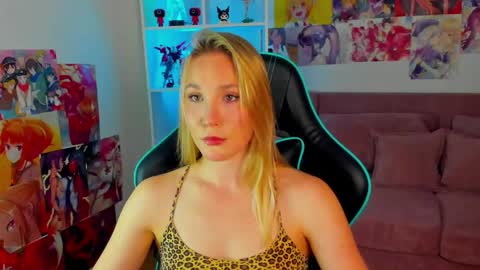 Snapshot of elaravoltage chatting on 19, 5, 2026 elaravoltage online show from 19, 5, 2026