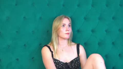 Snapshot of elaravoltage chatting on 28, 5, 2026 elaravoltage online show from 28, 5, 2026