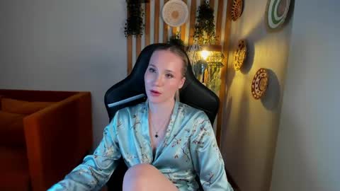 Snapshot of elaravoltage chatting on 6, 6, 2026 elaravoltage online show from 6, 6, 2026