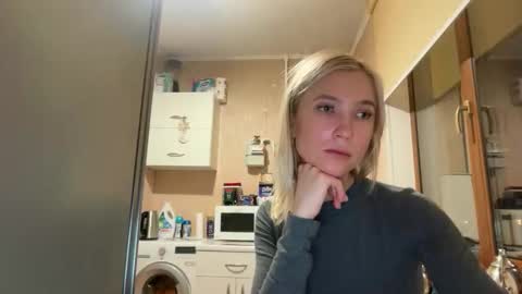 elarawhitmore online show from 25, 2, 2026