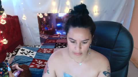 Snapshot of elektra_32 chatting on 7, 1, 2025 elektra online show from 7, 1, 2025