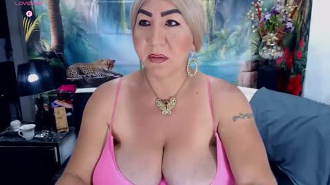 Snapshot of elektra_4_you chatting on 10, 10, 2025 XIOMY give LIKE on my page online show from 10, 10, 2025