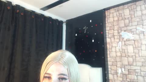 Snapshot of elektra_doll chatting on 20, 11, 2025 elektra_doll online show from 20, 11, 2025