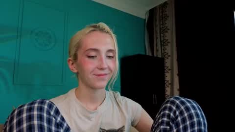 Snapshot of elen__moore chatting on 5, 7, 2026 Elen online show from 5, 7, 2026