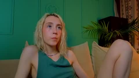 Snapshot of elen__moore chatting on 13, 7, 2026 Elen online show from 13, 7, 2026