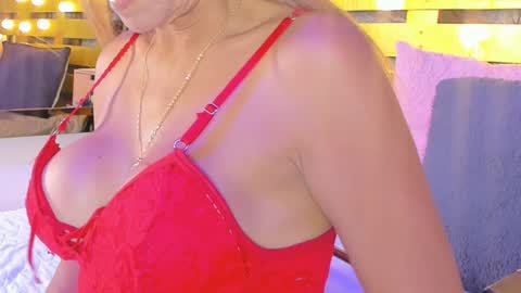 Snapshot of elena_mature chatting on 8, 3, 2025 Elena online show from 8, 3, 2025