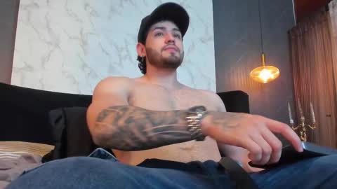 Snapshot of eliankeiser chatting on 25, 11, 2025 Elian online show from 25, 11, 2025